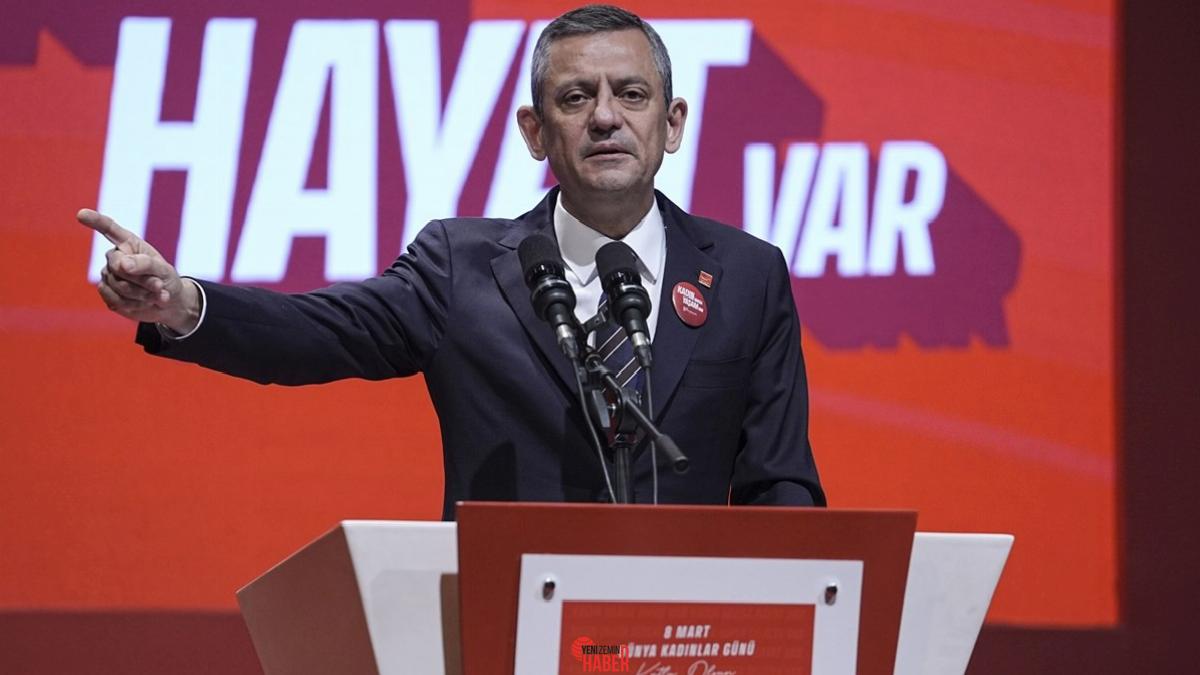 Partisinin düzenlediği  "Kadın Varsa Yaşam Var" programında konuşan Özgür