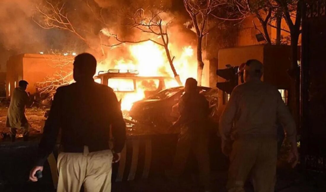 Bannu bölgesindeki ordu tesisine yapılan atakta 15 kişi hayatını kaybetti,