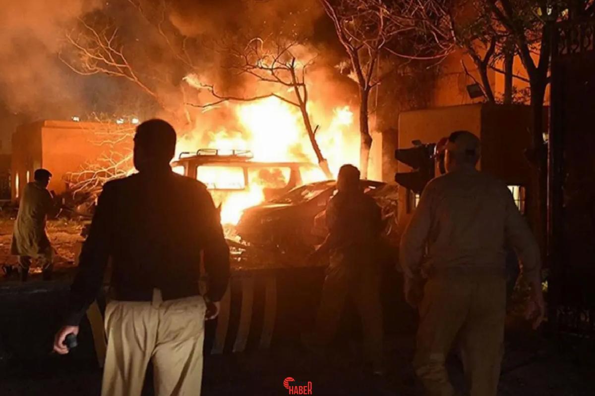 Bannu bölgesindeki ordu tesisine yapılan atakta 15 kişi hayatını kaybetti,