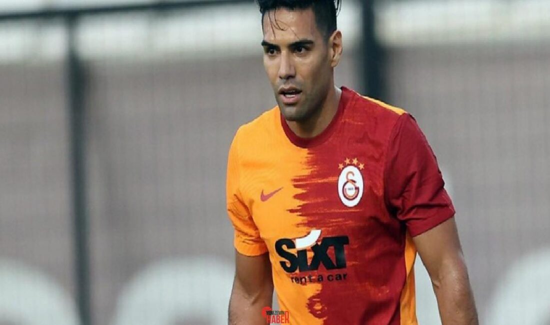 Bir periyot Galatasaray'da da forma giyen Kolombiyalı futbolcu Radamel Falcao,