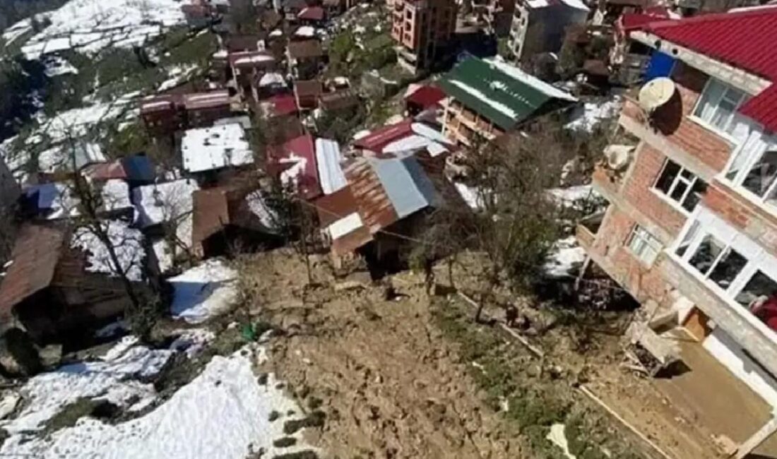Rize'nin Ardeşen ilçesi Aşağı Durak köyünde meydana gelen heyelan sonrası