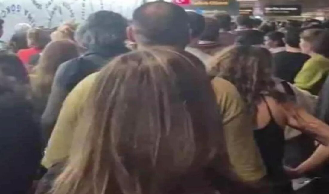 Pasaport denetimi POLNET sistemindeki arıza nedeniyle kesintiye uğradı, sorun çözüldü.