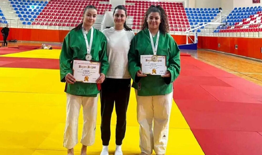 Burdur'da düzenlenen Gelişmekte Olan Spor Branşları Gençler Kuraş Türkiye Şampiyonası'nda