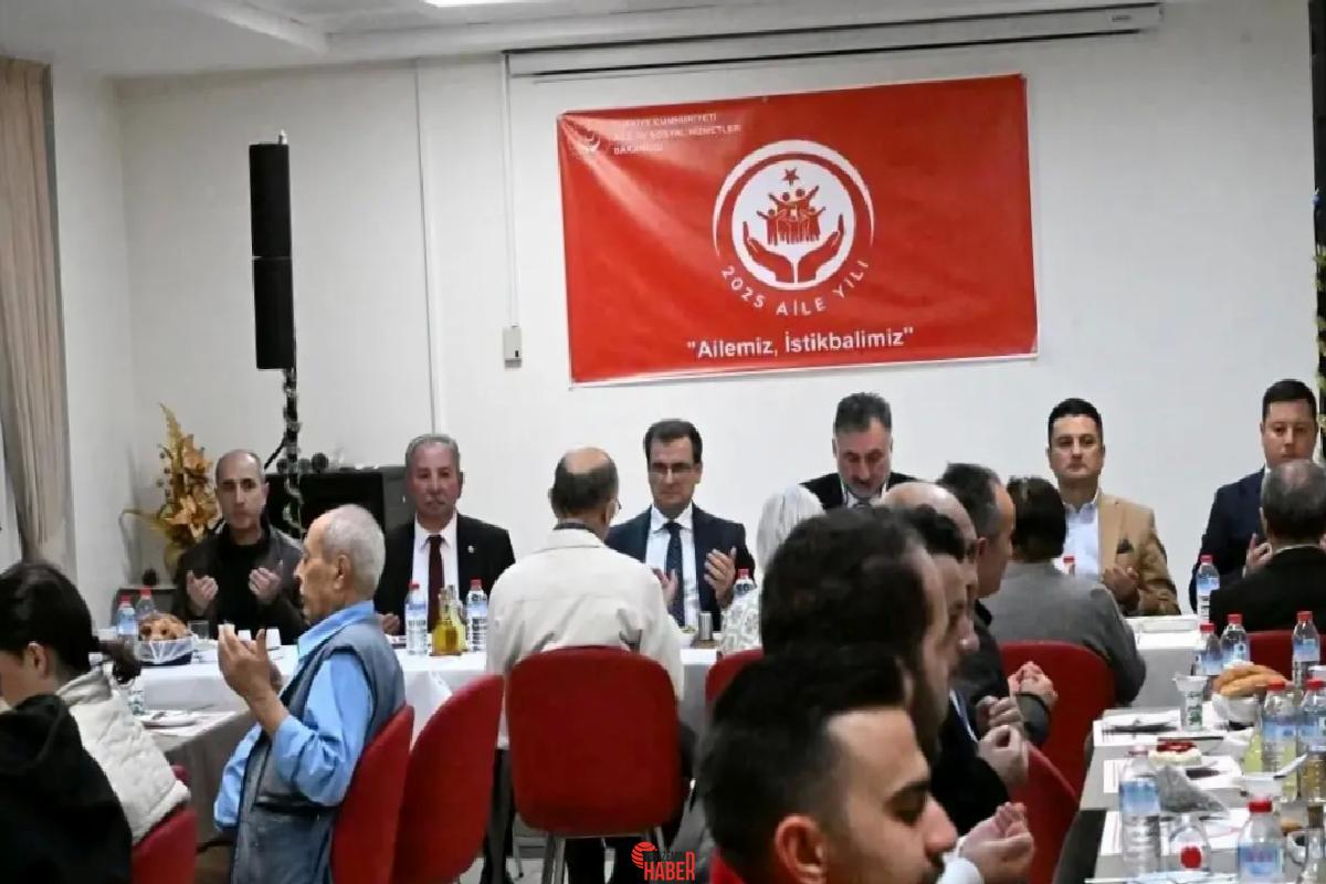 Manisa'nın Salihli ilçesinde, 'Yaşlılara Hürmet Haftası' kapsamında huzurevi sakinleriyle yapılan