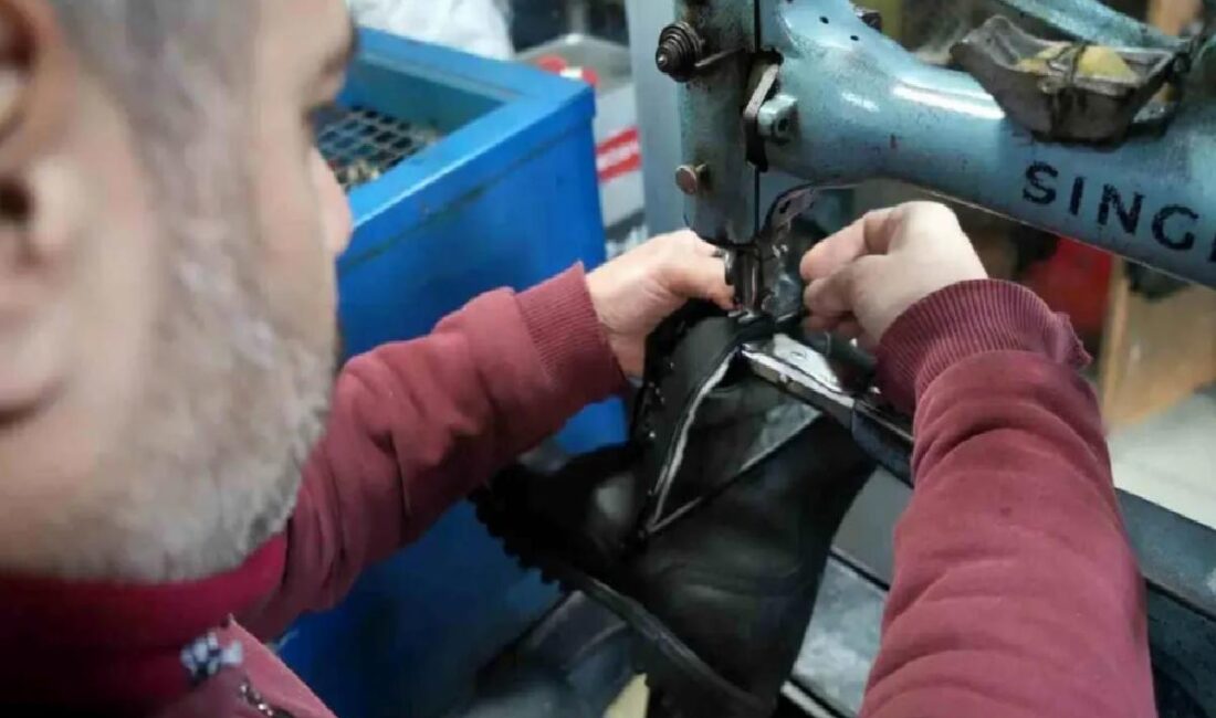 Samsun, soğuk hava nedeniyle ayakkabı tamircilerine olan talep arttı. Tamir