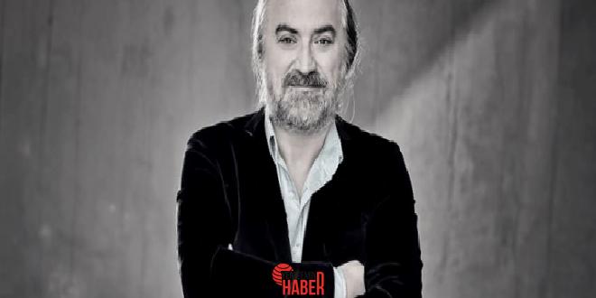 Ünlü ses sanatkarı Volkan Konak, KKTC'de verdiği konser esnasından sahnede