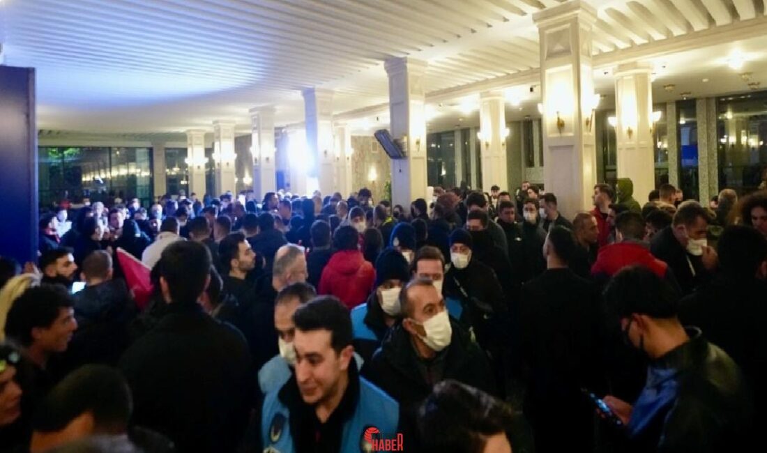 Saraçhane'de, İstanbul Büyükşehir Belediyesine (İBB) yönelik yolsuzluk ve terör soruşturmalarını