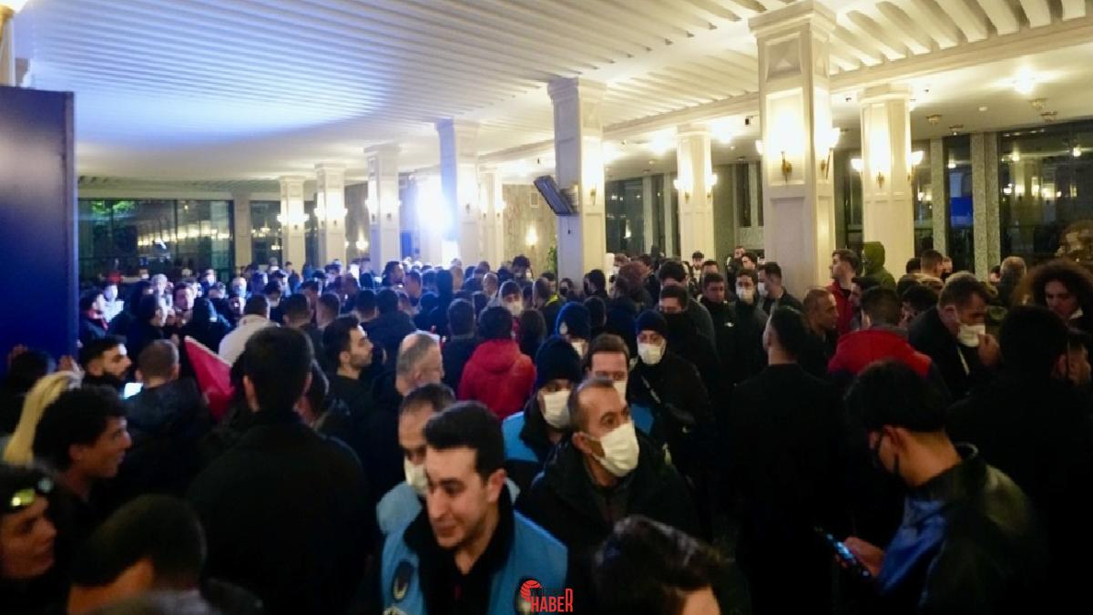Saraçhane'de, İstanbul Büyükşehir Belediyesine (İBB) yönelik yolsuzluk ve terör soruşturmalarını
