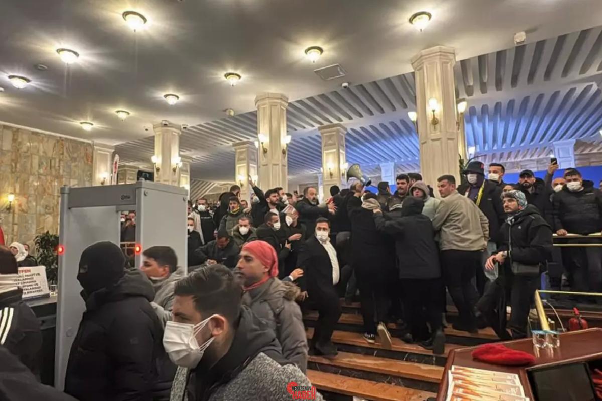 İBB'ye yönelik operasyonların ardından başlayan protestolarda Saraçhane'de gergin anlar yaşandı.