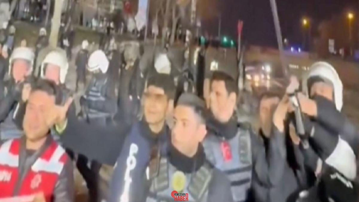 Saraçhane'de kendilerine saldıran maskeli kümelere karşı sabır ve sakinlikle davranan