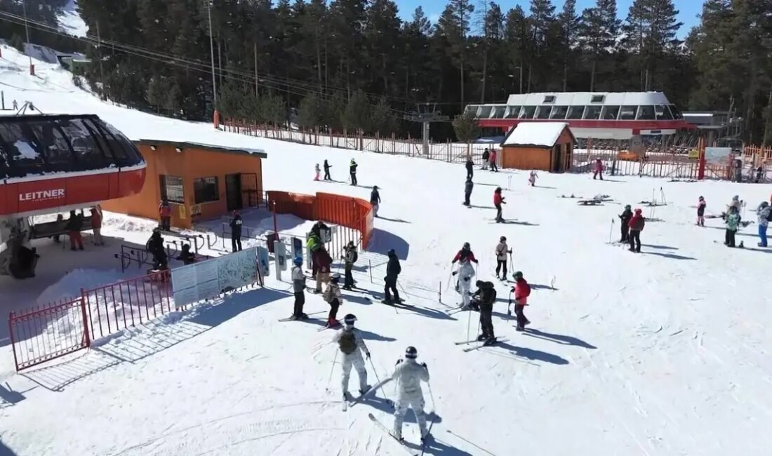Sarıkamış Kayak Merkezi, kar kalınlığı 1,5 m ile kayak severleri