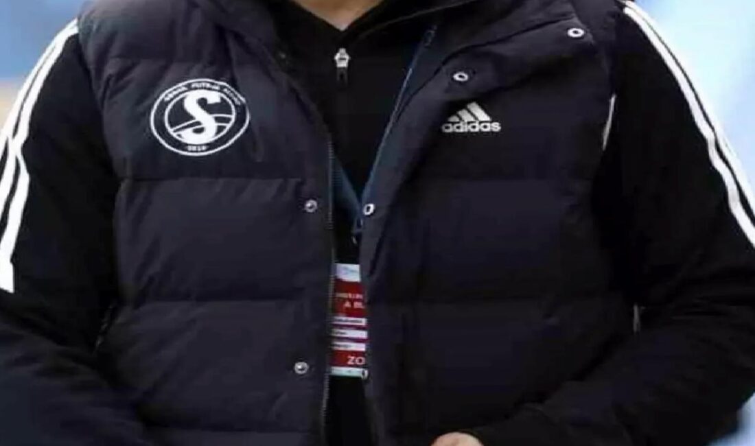 Tekin, Türk futbolunun memleketler arası rekabette başarılı olabilmesi için profesyonel