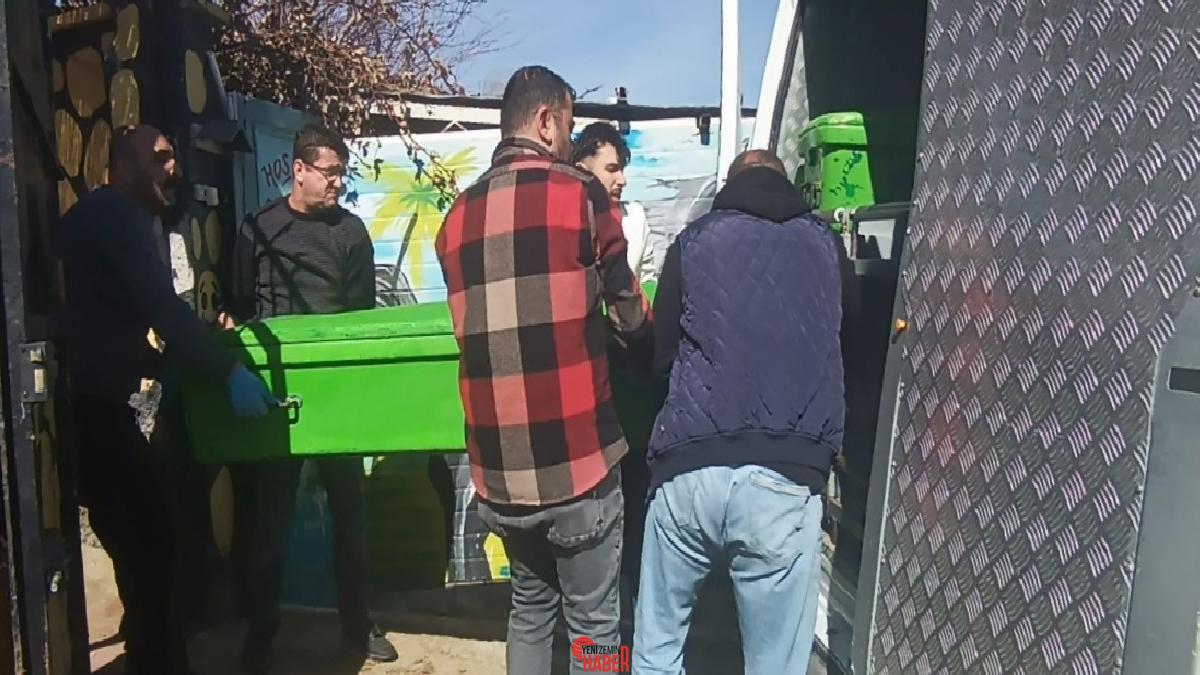 Kent merkezinde bulunan ahırlar bölgesinde komşuları, haber alamadıkları yabancı asıllı