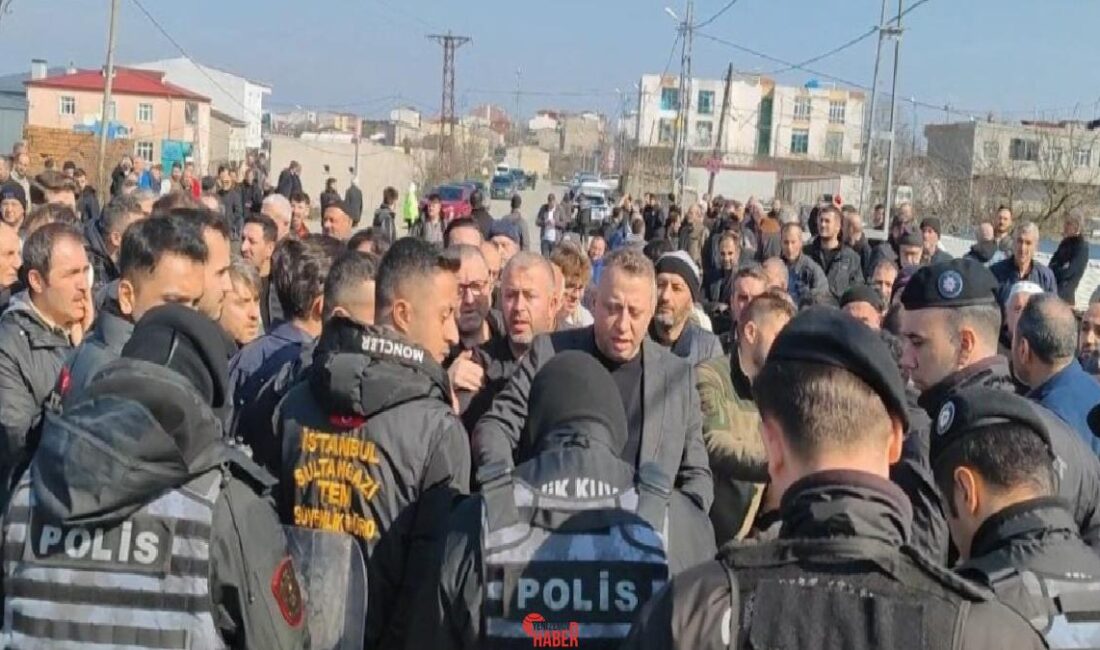 Sultangazi Yayla Mahallesi sakinleri, bir ortaya gelerek İBB tarafından mahalleye
