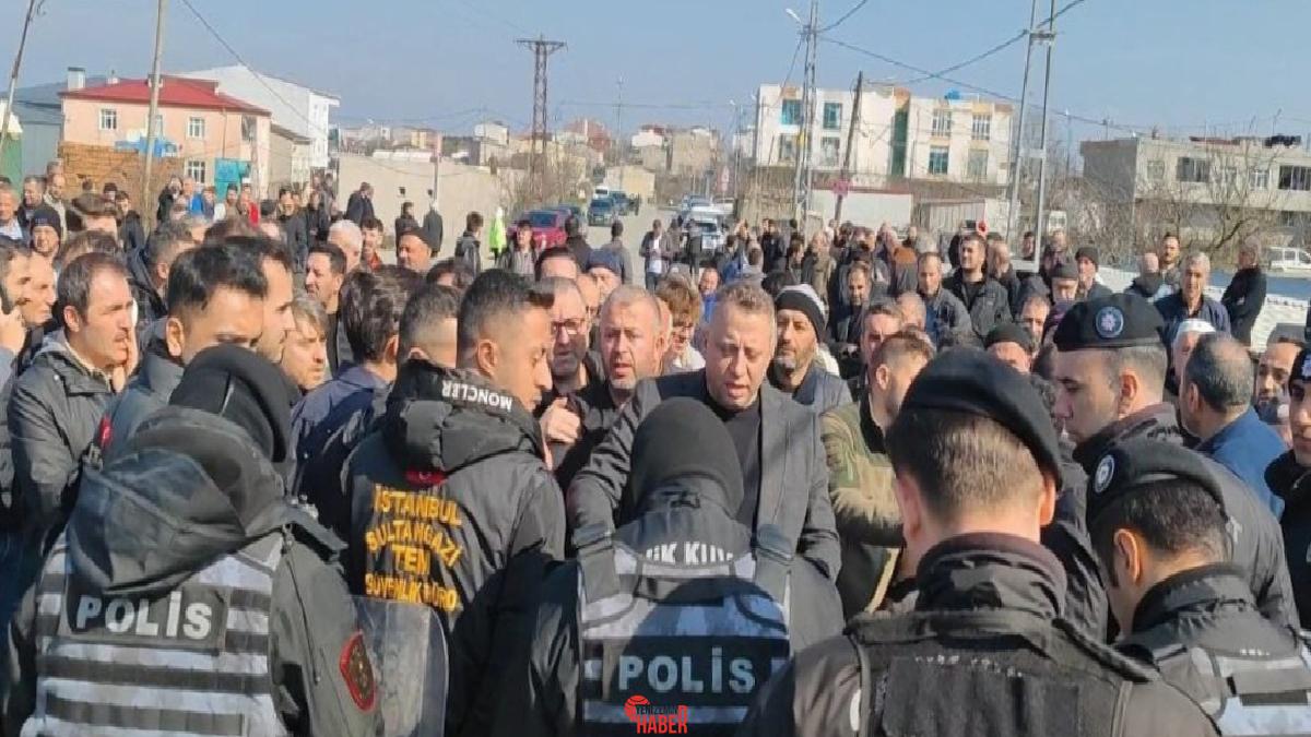 Sultangazi Yayla Mahallesi sakinleri, bir ortaya gelerek İBB tarafından mahalleye