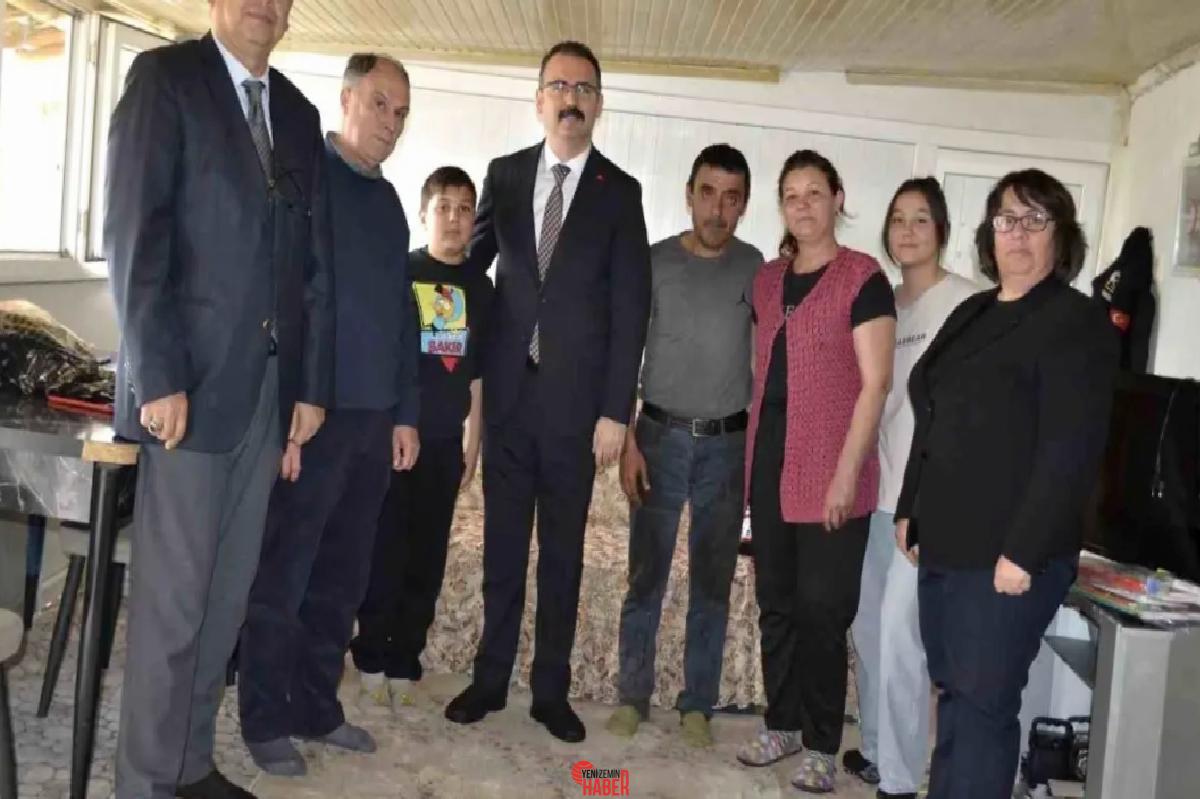 Kaymakam Ateş, ailelerin gereksinimlerini dinleyerek dayanak olma kelamı verdi. Toplumsal
