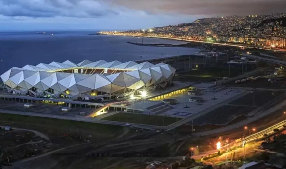 Trabzonspor'un Akyazı Stadı'nda çatlaklar meydana geldi. 2016 yılında sıfırdan inşa
