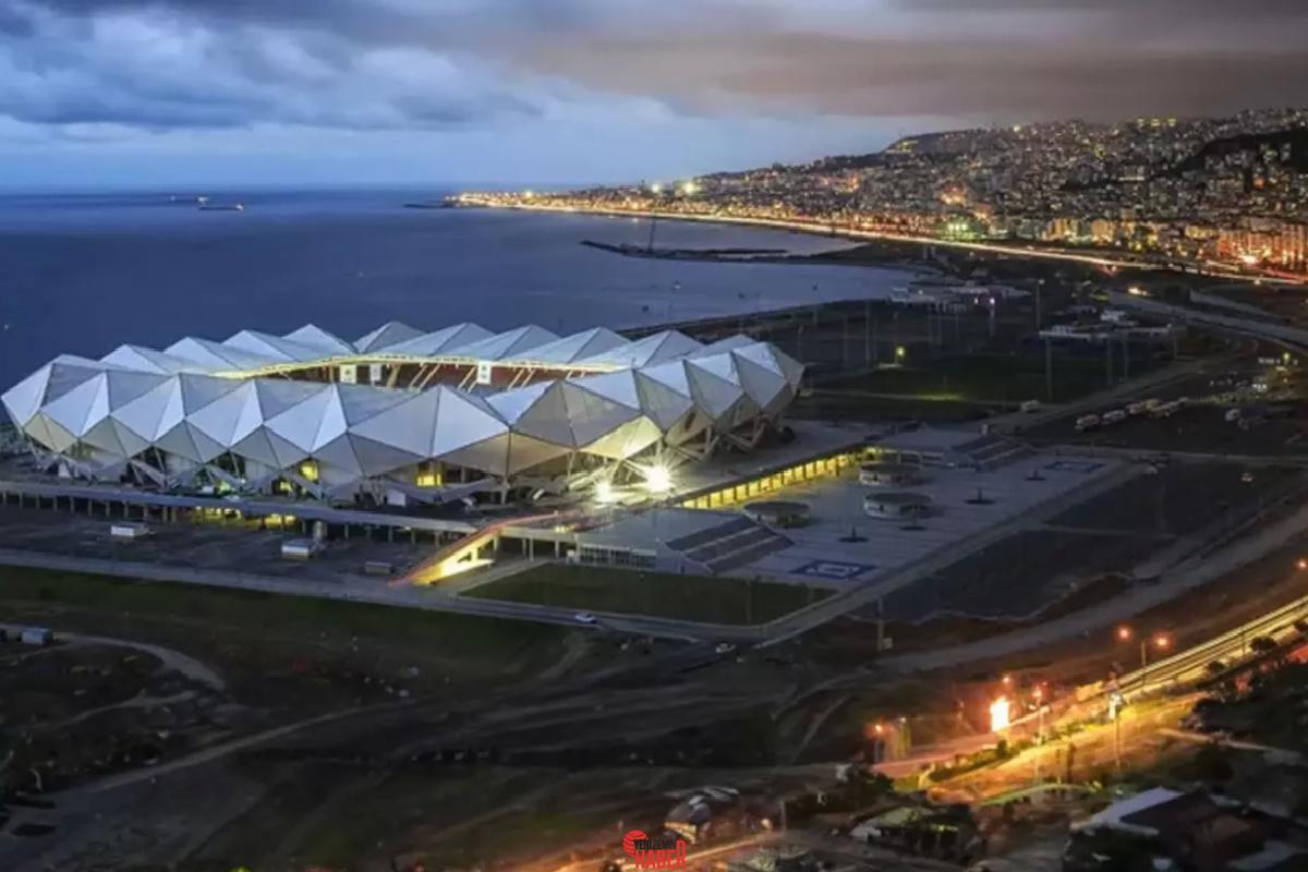 Trabzonspor'un Akyazı Stadı'nda çatlaklar meydana geldi. 2016 yılında sıfırdan inşa