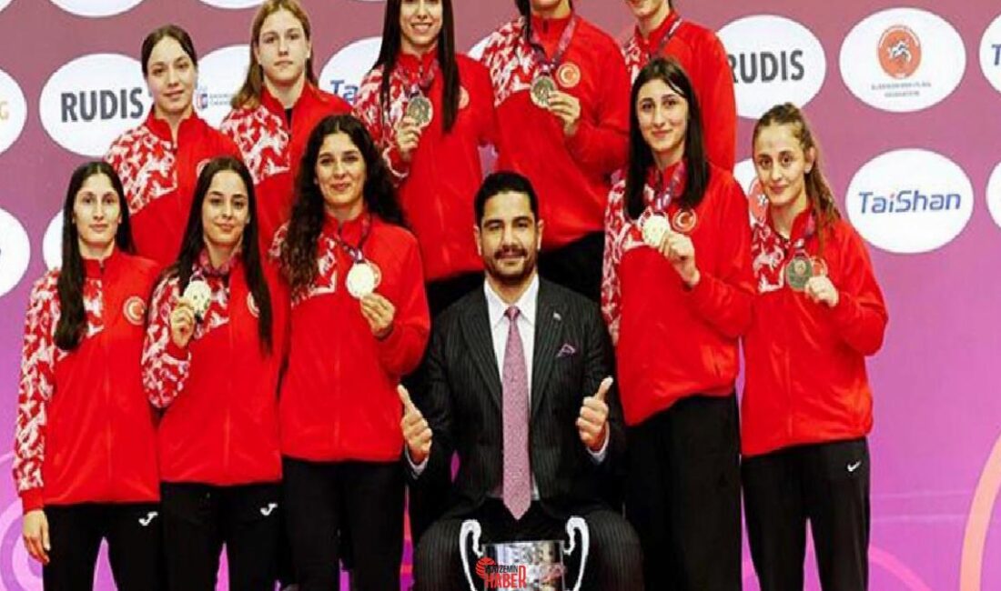 Avrupa Şampiyonu U23 Bayan Güreş Ulusal ekibini tebrik eden Türkiye