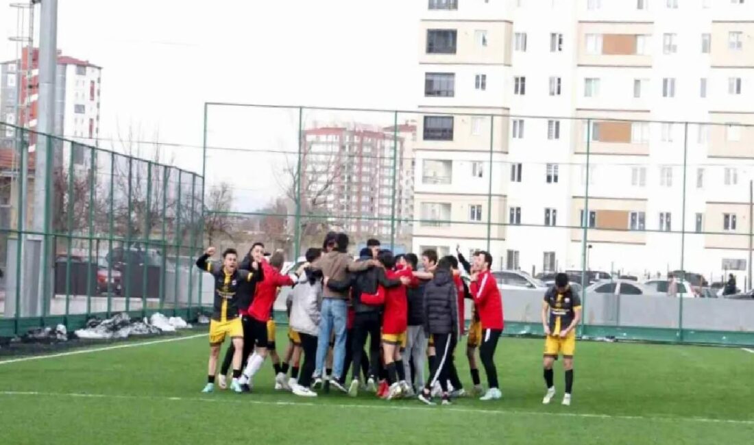 Talas Anayurtspor, Kayseri Yolspor'u penaltılarla yenerek Süper Amatör Küme'ye ismini