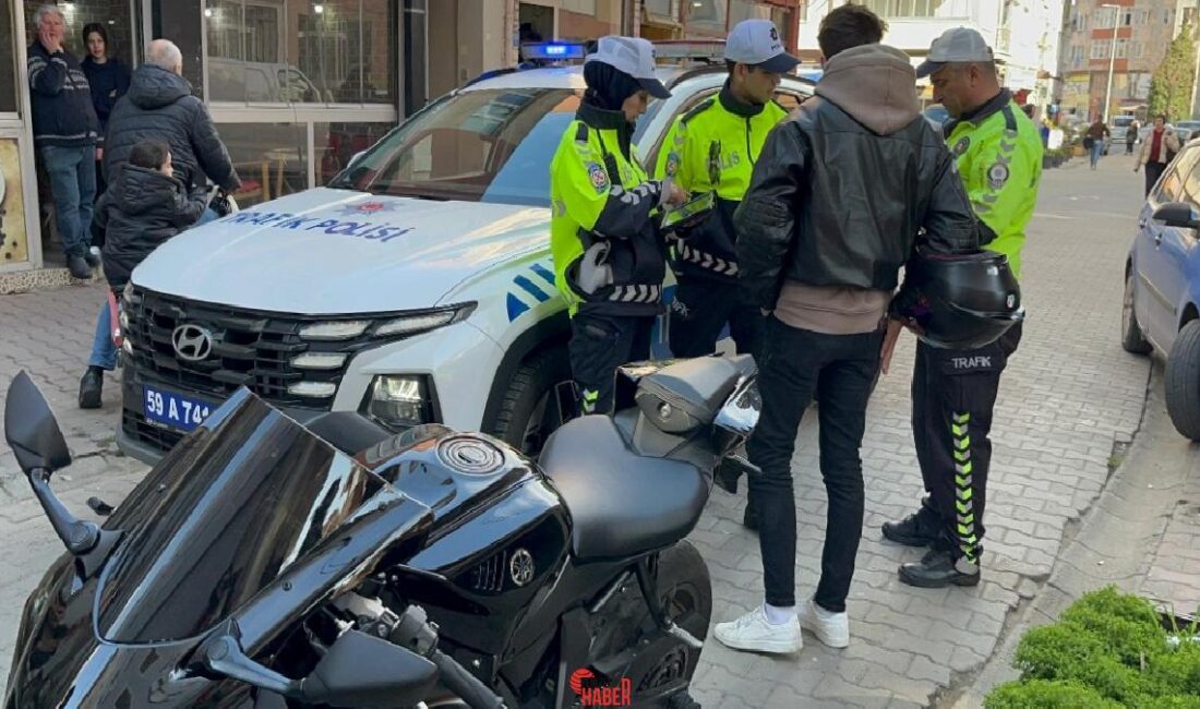 İhbar üzerine harekete geçen gruplarca yakalanan motosikletlinin, plakasını gizleyerek trafikte