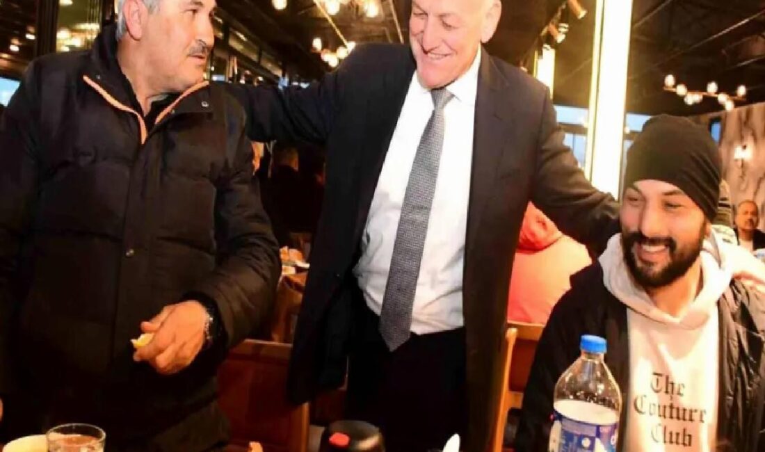 Terme Belediye Başkanı Şenol Kul, fen ve paklık işleri çalışanlarıyla