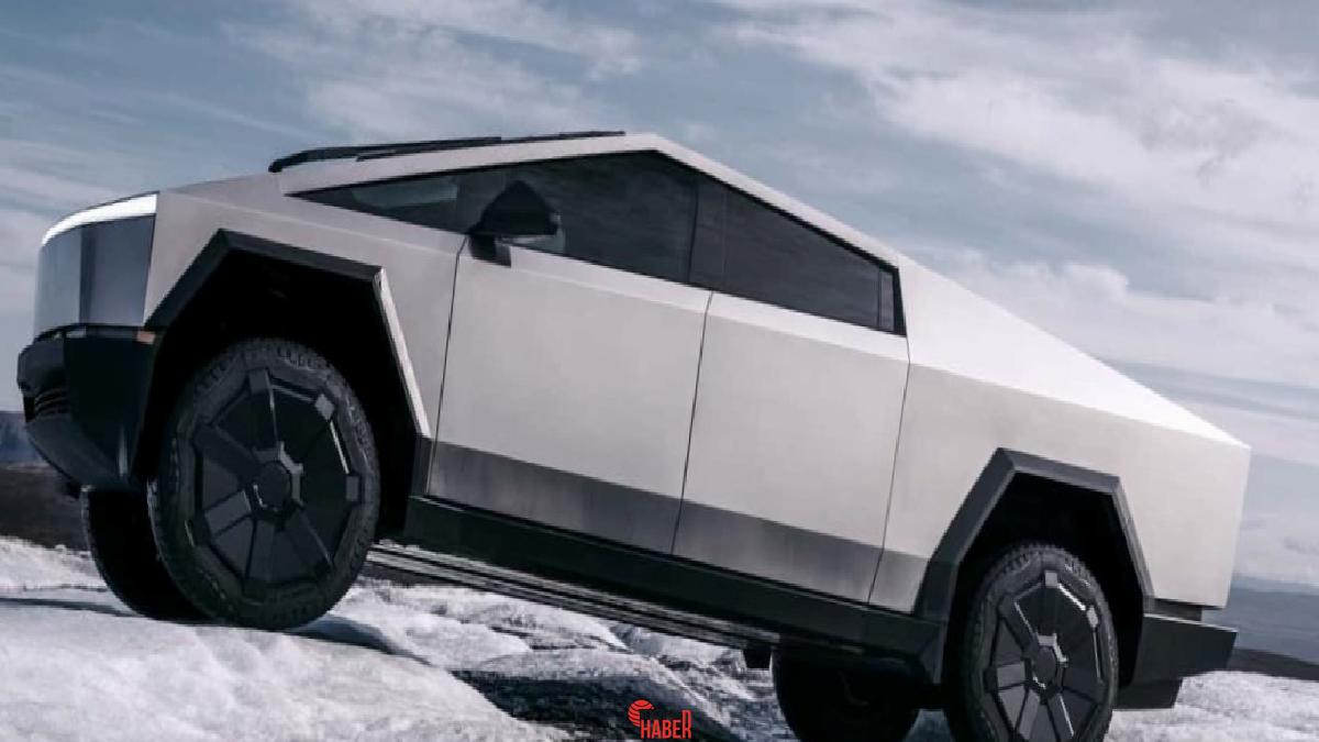 Tesla'nın iddialı modeli Cybertruck, düşen dış paneller nedeniyle geri çağrılıyor.