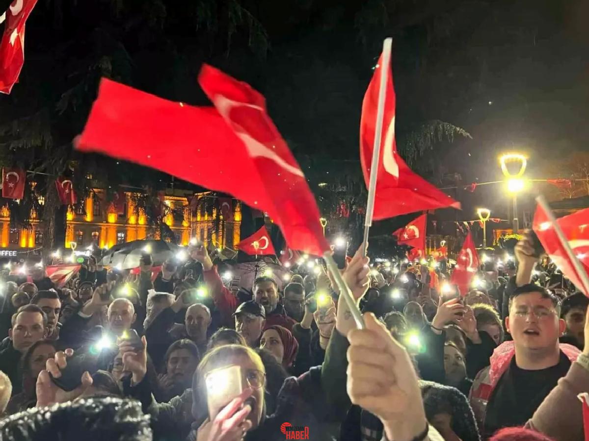 CHP Trabzon Vilayet Başkanlığı üyeleri, gözaltına alınan İstanbul Büyükşehir Belediye