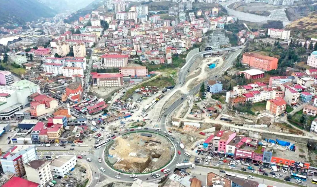 Trabzon'da şehir içi ulaşımı rahatlatacak olan Kanuni Bulvarı'nın 22 kilometrelik