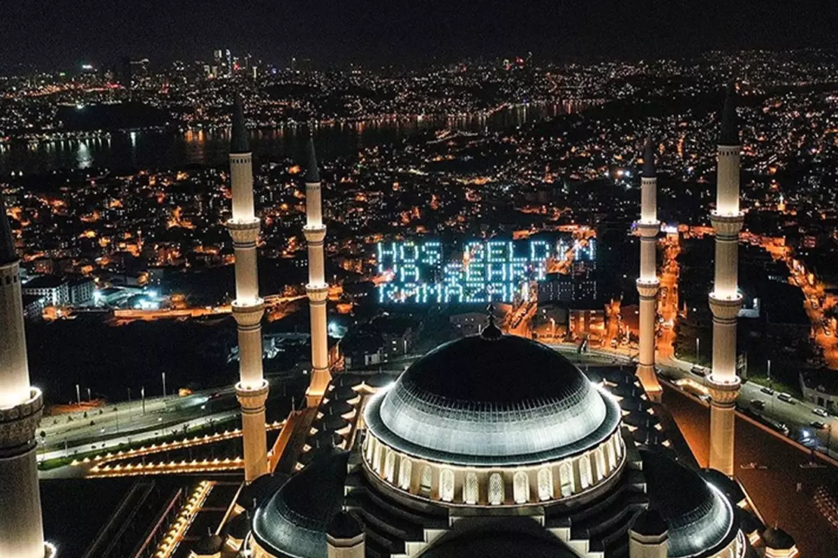 "On bir ayın sultanı" ramazanın birinci orucu için sahura kalkıldı