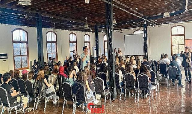 İzmir Büyükşehir Belediyesi Genç İzmir ünitesinin Dokuz Eylül Üniversitesi öğrenci