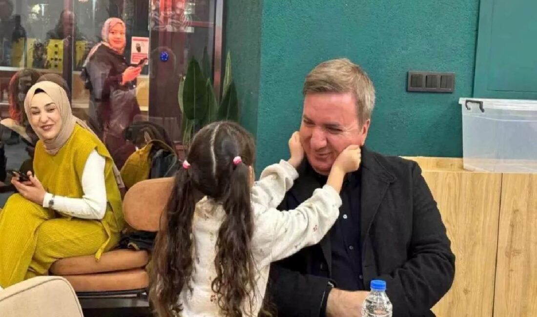 Erzincan'da küçük bir kız çocuğu, Vali Aydoğdu'ya sevgi göstererek yüzleri