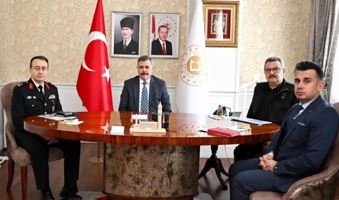 Erzurum Valisi Mustafa Çiftçi, '2025 Aile Yılı' bahisli VKS toplantısına