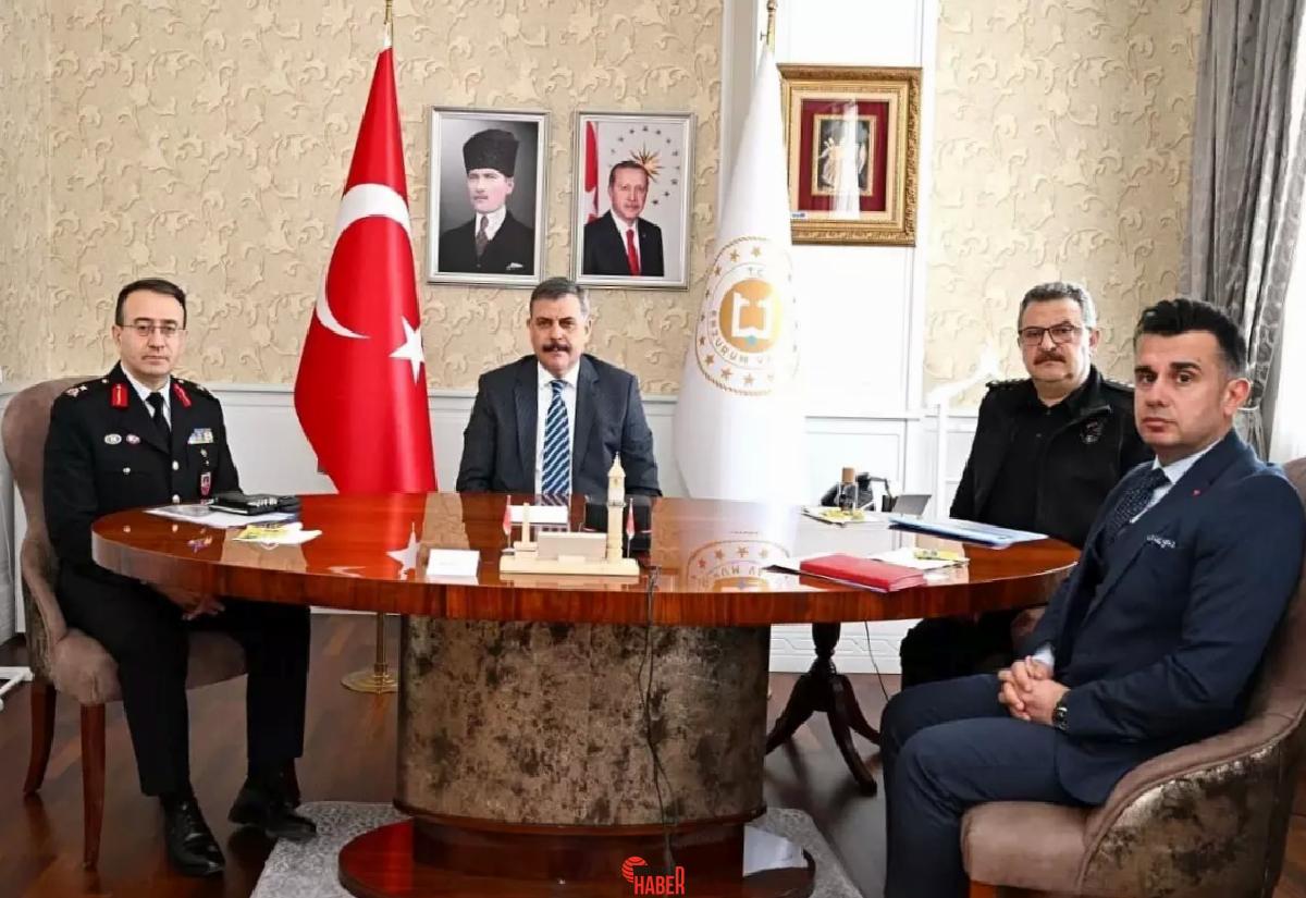 Erzurum Valisi Mustafa Çiftçi, '2025 Aile Yılı' bahisli VKS toplantısına