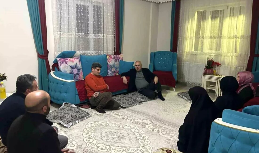 Ağrı Valisi Mustafa Koç, Ramazan ayının birinci iftarını Tunca ailesiyle