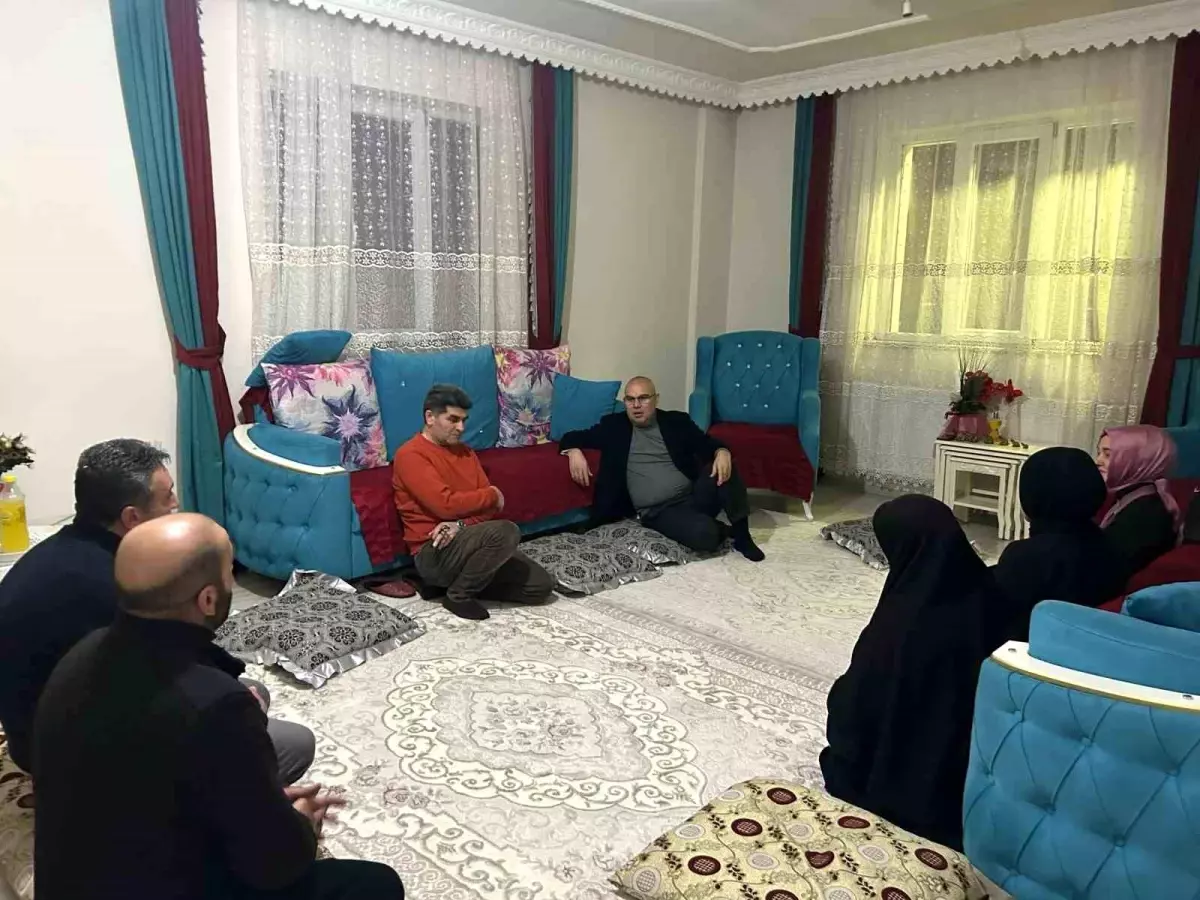 Ağrı Valisi Mustafa Koç, Ramazan ayının birinci iftarını Tunca ailesiyle