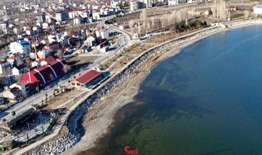 Uzmanlar, 2025'te beklenen yağışın eksik olması nedeniyle Van Gölü'nün gerileme