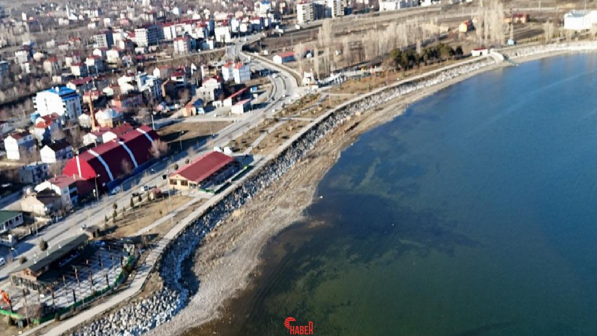 Uzmanlar, 2025'te beklenen yağışın eksik olması nedeniyle Van Gölü'nün gerileme