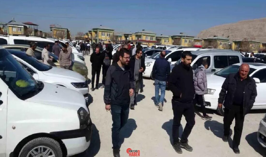 Van'daki ikinci el oto pazarı ağır bir kalabalıkla doldu, alıcı