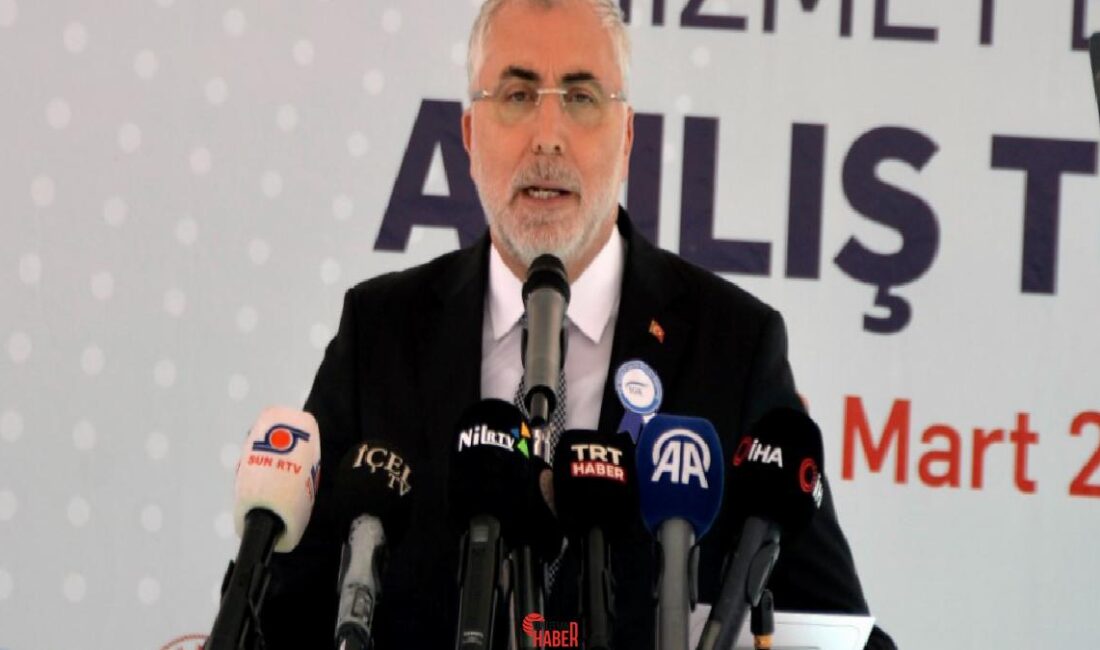 Akdeniz ilçesindeki yeni Sosyal Güvenlik Kurumu hizmet binasının açılışını gerçekleştiren