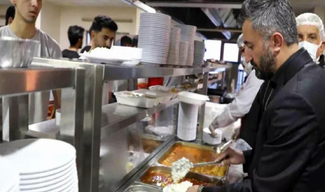 AK Parti Ağrı Vilayet Lideri Yıldız, iftar programında öğrencilerle bir