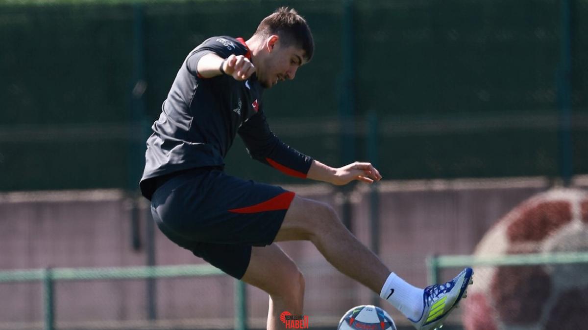Fenerbahçe'nin genç oyuncusu Yusuf Akçiçek, Macaristan maçında birinci sefer A