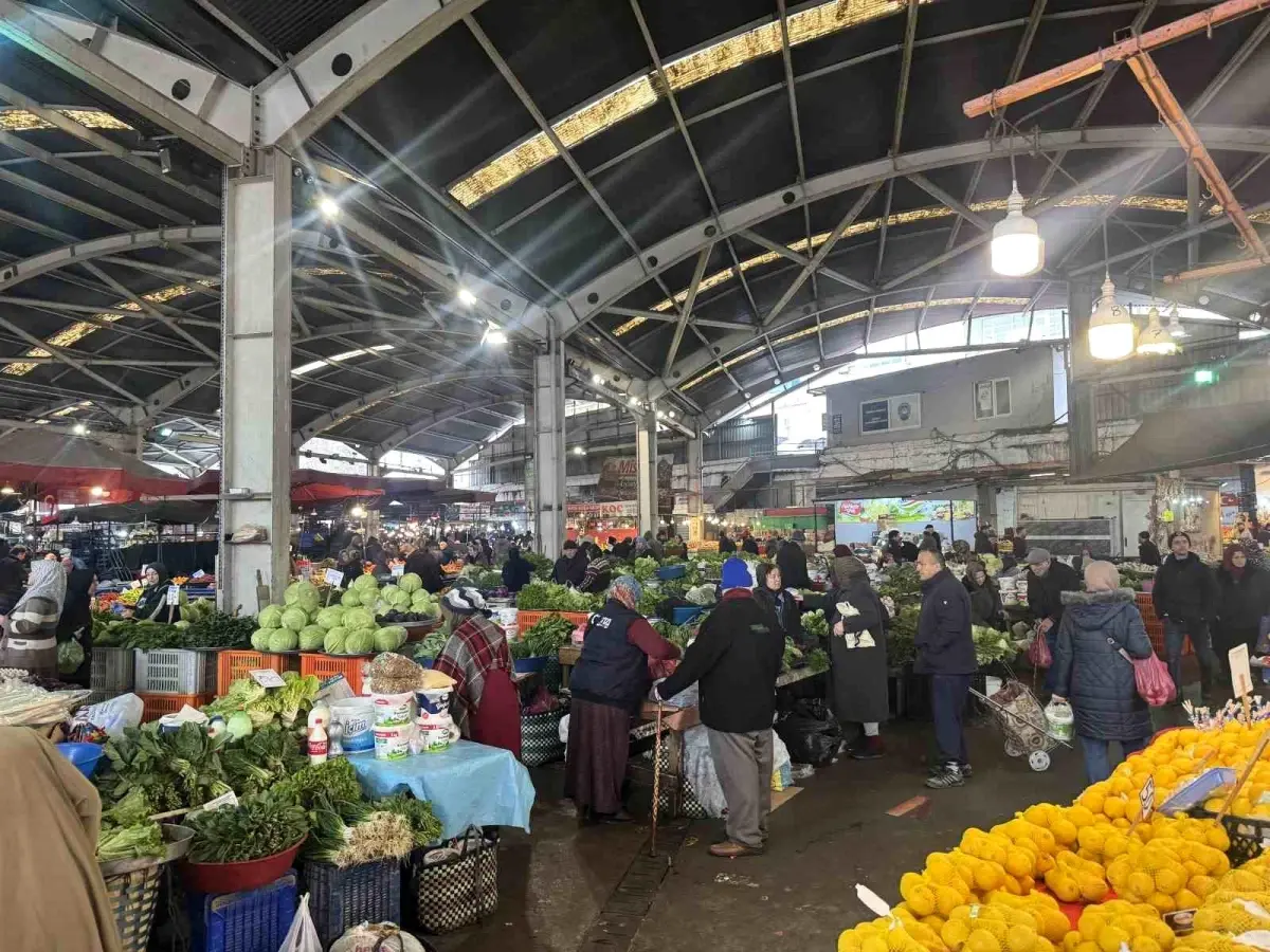 Zonguldak'ta halk pazarında fiyatlar artınca alım gücü düştü, birçok kişi