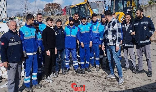 Bağcılar Belediyesi paklık personelleri, Bağcılar’da bir esnafın kazara çöpe attığı