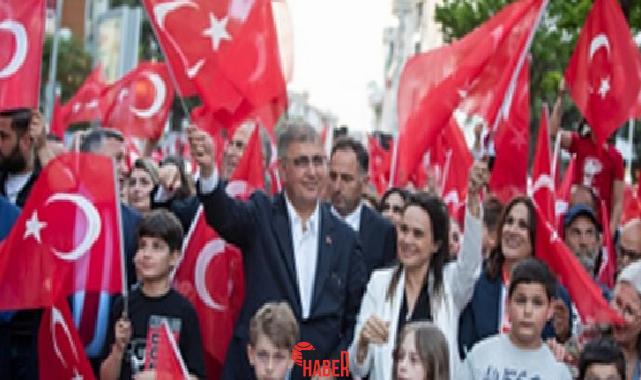 İzmir Büyükşehir Belediye Lideri Dr. Cemil Tugay, eşi Öznur Tugay'la