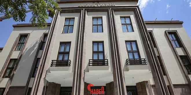 Ankara'da yasa dışı bir hareket sırasında gözaltına alınan bir kişinin