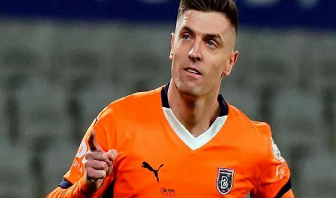 Başakşehir FK formasıyla bu dönem dikkatleri üzerine çeken bir performans