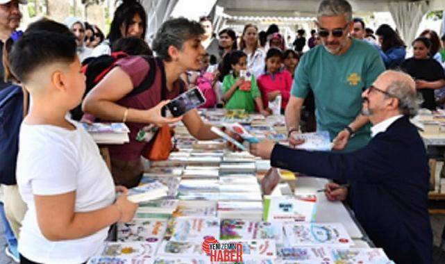 Kültürpark'ta kapılarını açan 5. İzmir Kitap Fuarı, birinci gününde birbirinden