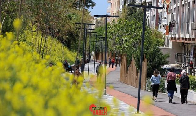 Buca Belediyesi,  tarihi demiryolu çizgisini terk edilmiş manzarasından kurtararak çocuk