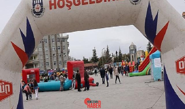 Karaman Belediyesi Ramazan Bayramı’nda çocukları unutmadı. Aktekke kent meydanına kurulan
